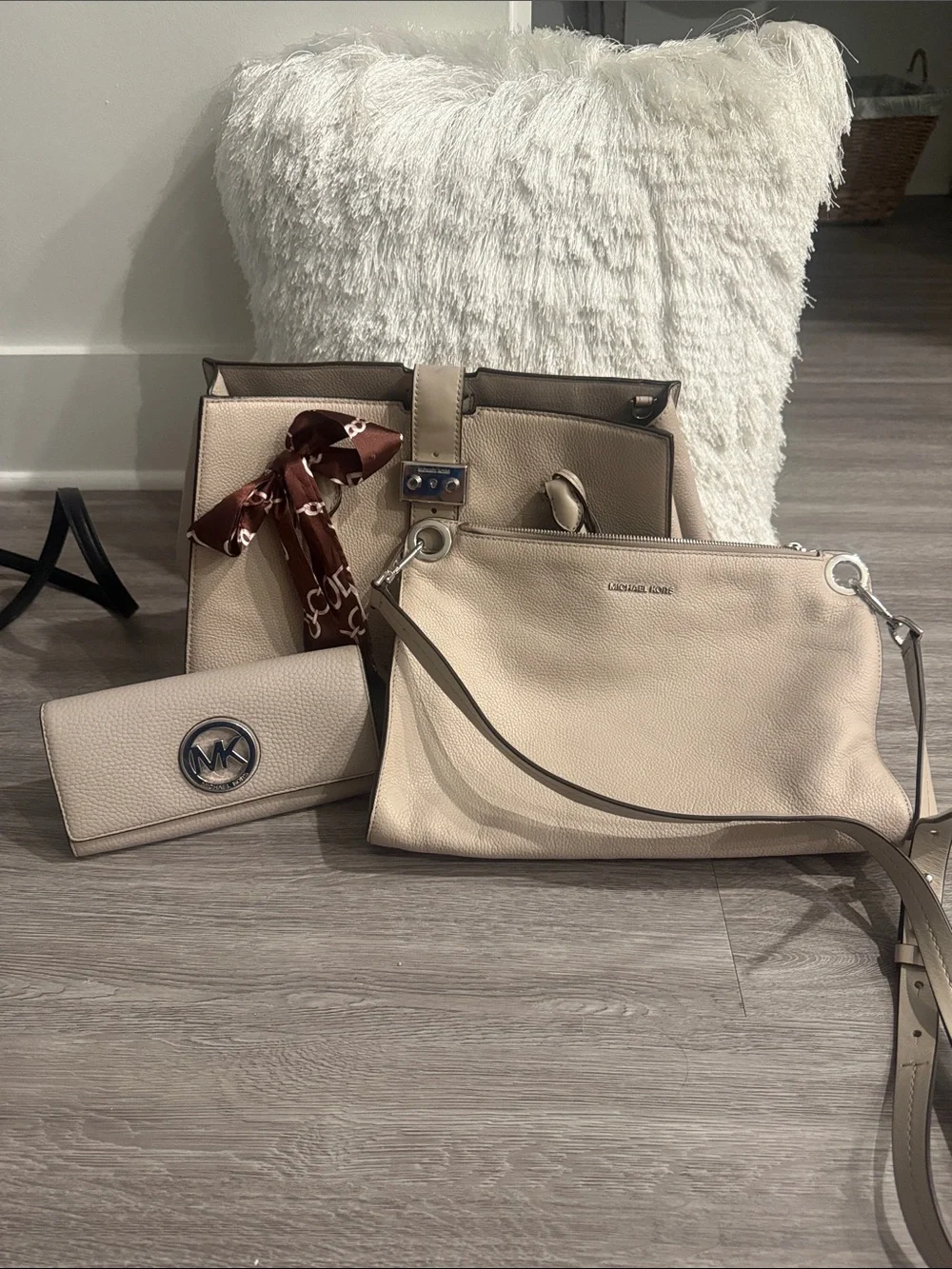 Michael Kors Beige Leather Shoulder Bag Set - Handbag, Crossbody & Wallet